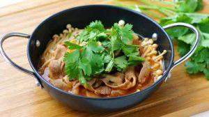 肥牛片金針菇香菜湯 肥牛片金針菇香菜湯