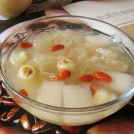 銀耳雪梨蓮子湯 銀耳雪梨蓮子湯