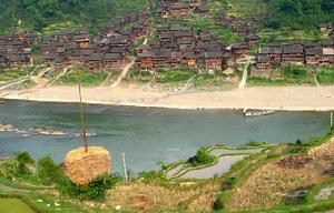 巨洞村火災前圖片