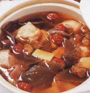 黑木耳煲豬腿肉 黑木耳煲豬腿肉