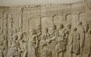 圖拉真武功柱上 正準備走過圖拉真大橋的軍隊