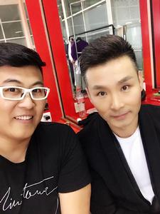 歌手陸野合影照