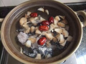 猴頭燉烏雞 猴頭燉烏雞