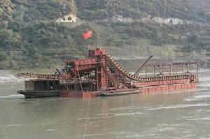 鏈斗式挖泥船 鏈斗式挖泥船