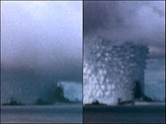 威爾遜雲升降機，露出一個垂直的黑色物體，比在前台，大多數觀察家認為是顛覆船舶大型戰艦阿肯色州。上將布蘭迪說，這是吸菸