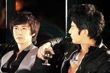 姐姐立正向前走的亨利