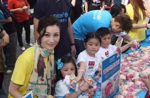 李嘉欣 參加聯合國兒童基金會為玉樹捐款
