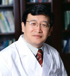 何雲偉[何氏眼外科醫學博士]