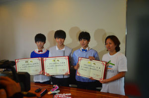 TFBOYS組合參加社會活動