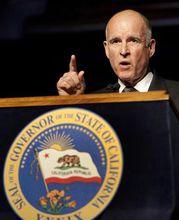 傑里&middot;布朗在加州薩克拉門托發表就職演說