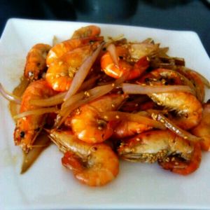 洋蔥芝麻爆炒蝦 洋蔥芝麻爆炒蝦