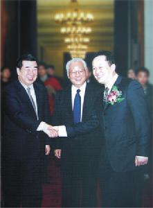 國務院副總理回良玉（左）、民政部部長李學舉（中）