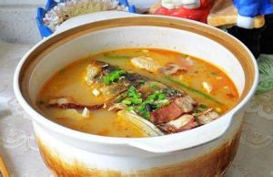 凍豆腐燉鰱魚 凍豆腐燉鰱魚