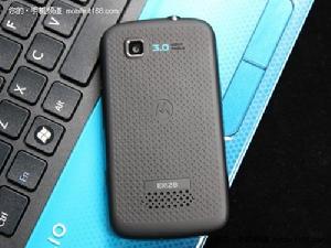 採用凹凸不平的塑膠面板設計