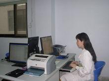 醫護人員用心電圖監測心律失常