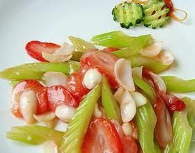 百合西芹炒草莓 百合西芹炒草莓