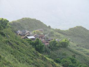 三角山村 三角山村