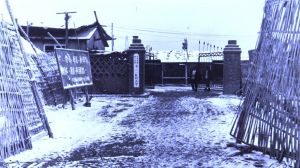 原華北石油衛生學校“七.二一”衛校校景。曹亞非攝於1978年。