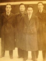 （圖）南京中央電影攝影場的主要創作人員，右二為顏鶴鳴