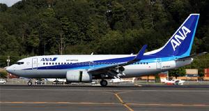 全日空新塗裝的波音737-700客機