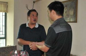 “咆哮哥”登門道歉