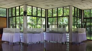 按照家屬及死者本人生前意願，寺廟內專設的這家博物館展示了20具愛滋病患者遺體，以警示世人重視防範愛滋病