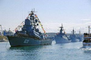 在塞瓦斯托波爾灣的俄羅斯黑海艦隊戰艦