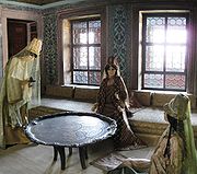 （圖）太后及其侍從在寐宮內