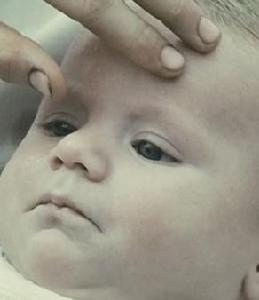 潛水艇[丹麥2010年托馬斯&middot;溫特伯格執導電影]