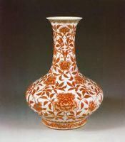 釉里紅芍藥紋賞瓶 釉里紅芍藥紋賞瓶