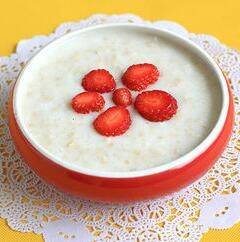 牛奶草莓燕麥粥 牛奶草莓燕麥粥