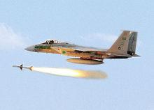 F-15正在發射空對空飛彈
