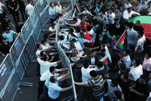 抗議民眾衝擊以色列使館
