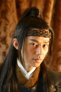 （圖）何炅在《正德演義》中扮演男一號正德皇帝朱厚照 