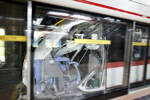 上海捷運一號線兩車相撞