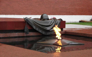 莫斯科的無名烈士墓前的明火從建成時一直燃燒到現在從未熄滅。