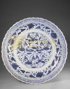 元青花鴛鴦荷花滿池嬌紋花口盤 元青花鴛鴦荷花滿池嬌紋花口盤