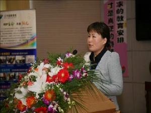 四季青國小校長——譚燕萍同志