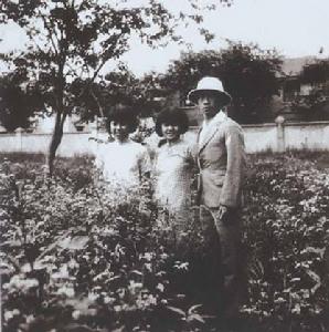 白虹（中）與聶耳（右）