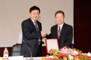 陳慶雲院士獲首屆“中國化學會黃維垣氟化學獎”