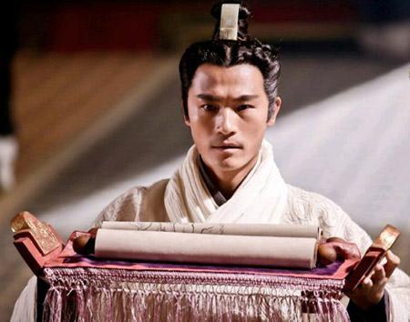 秦始皇在殿上被刺客追殺 御醫扔一物救駕獲賞4000兩黃金