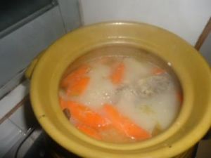 鯽魚西洋菜胡蘿蔔雪梨湯 鯽魚西洋菜胡蘿蔔雪梨湯