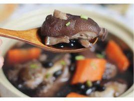 黑豆豬蹄湯