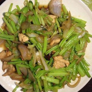 洋蔥芹菜炒豆片 洋蔥芹菜炒豆片