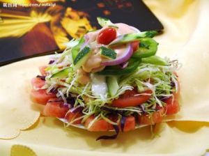 嫩煎鯛魚配千島醬沙拉酸黃瓜 嫩煎鯛魚配千島醬沙拉酸黃瓜