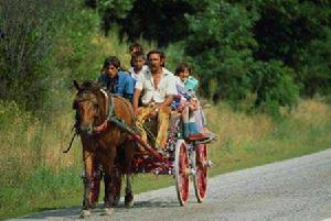 吉卜賽人全家在流浪中