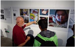 著名策展人約翰&middot;B&middot;特納與現場觀眾交流觀展感受