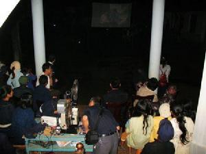 布朗語電影播放現場