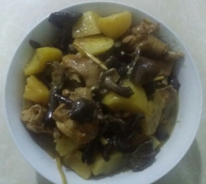 榛蘑土豆燒翅根