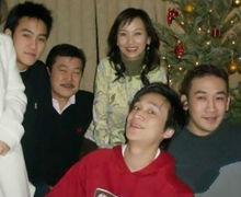 黃光宏（右一）